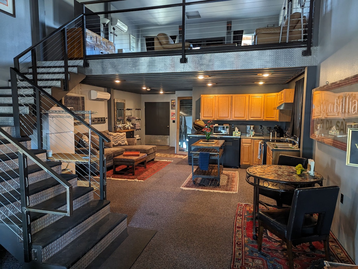 1200 sq/ft loft home. Huge deck. Private jacuzzi.