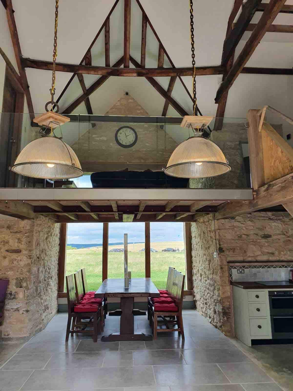 Stunning 2 bed barn (+sofa bed) on Selsley common