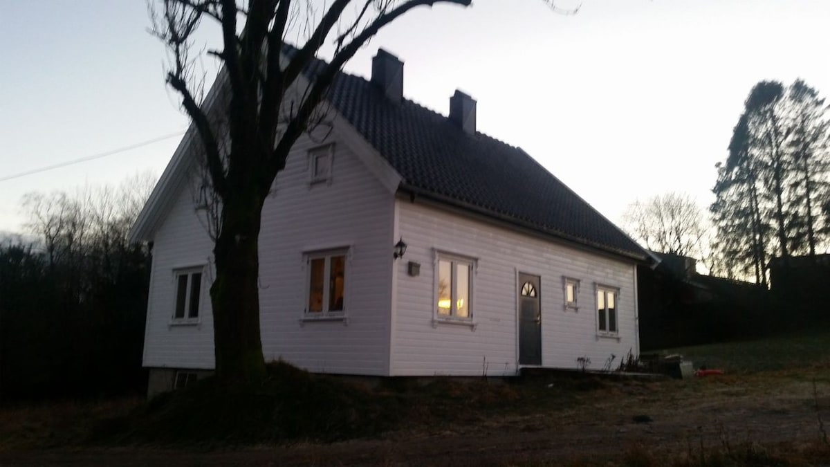 洛兰（ Loland ）、Øvrebø、Kristiansand、Dyreparken的房子