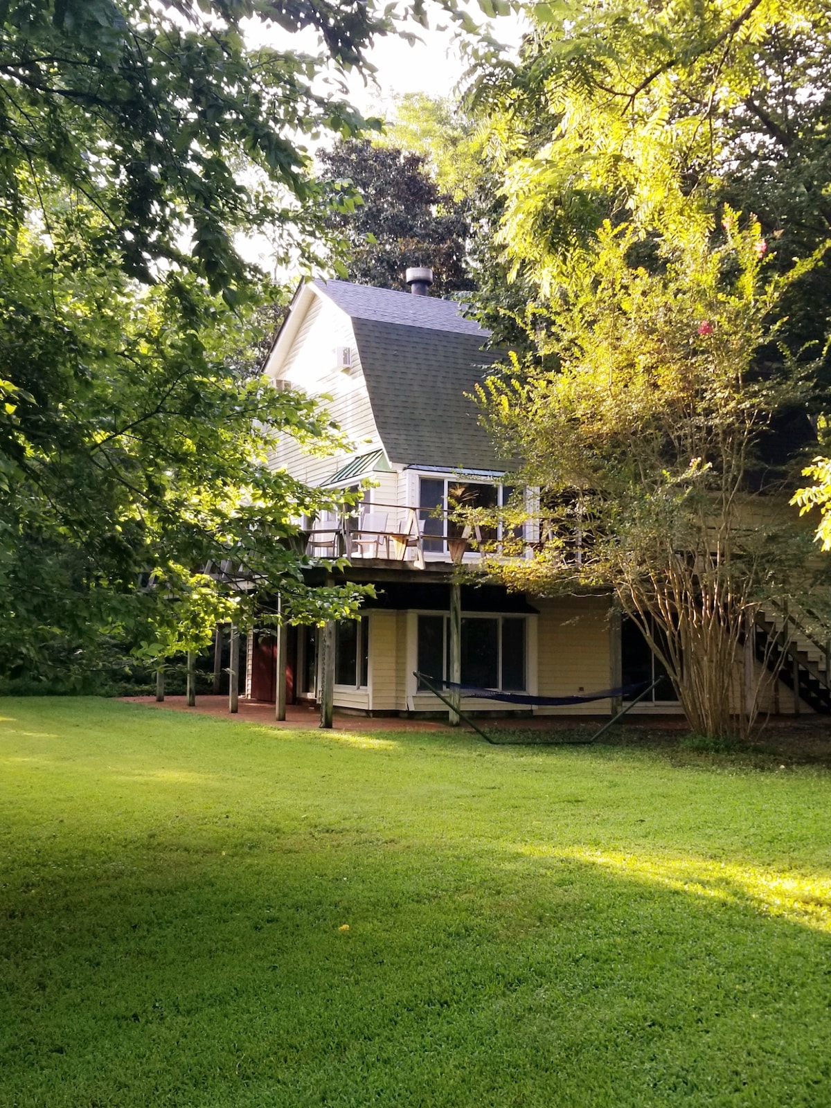 The Barn at Pond Point - Riverfront Home