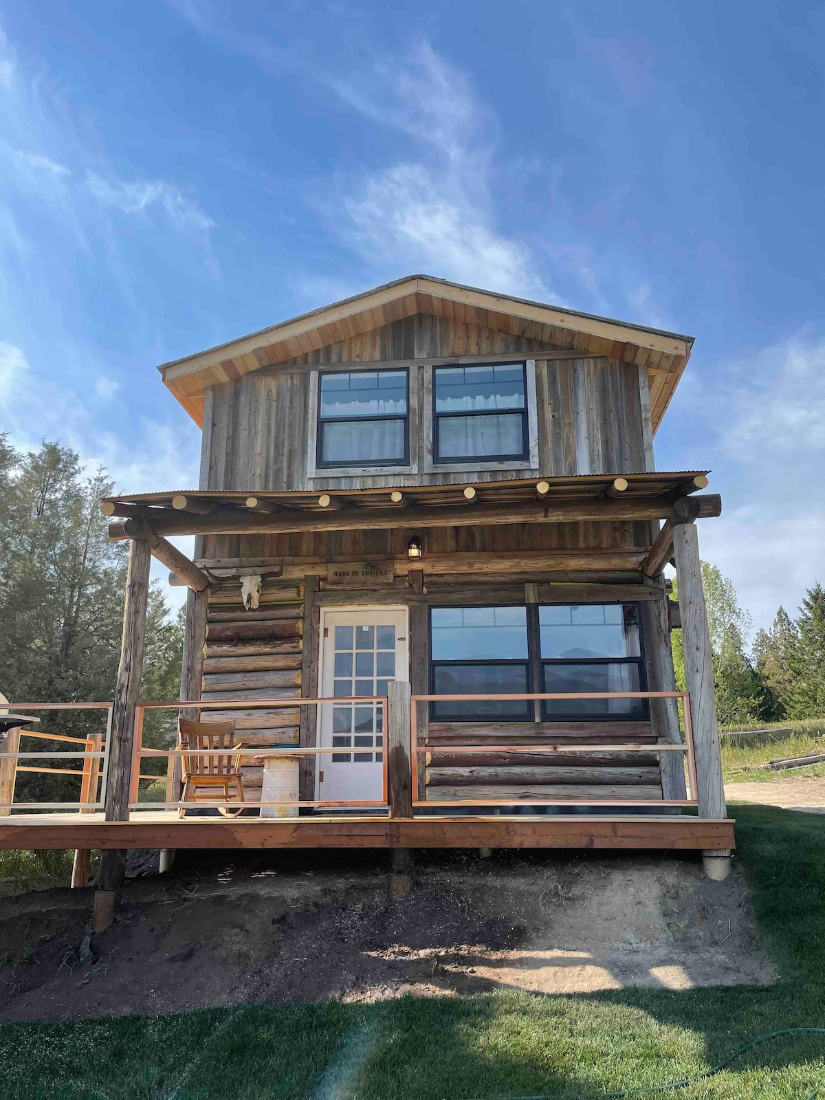 Historic Trapline cabin VIEW HOT TUB near Glacier