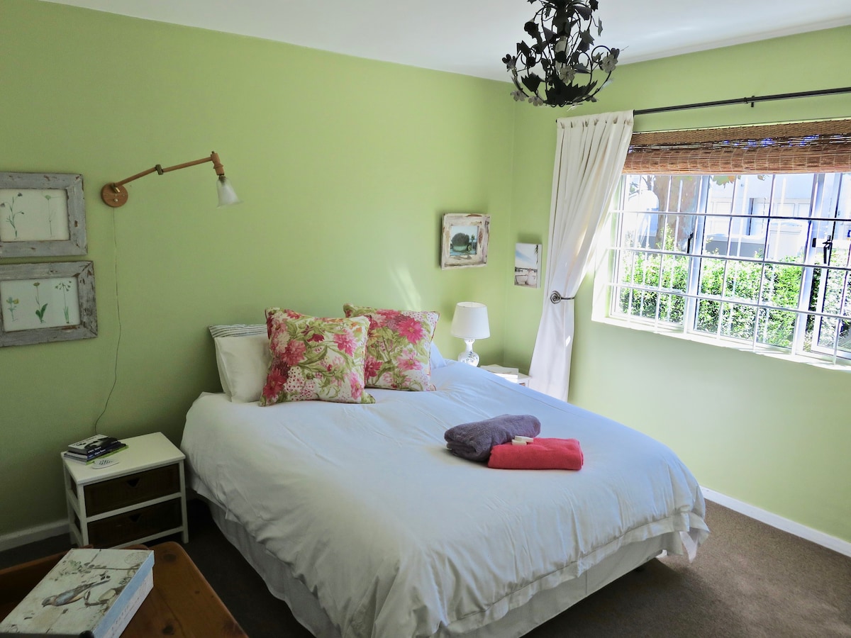 宝石！ Rondebosch公共区域的双卧室公寓