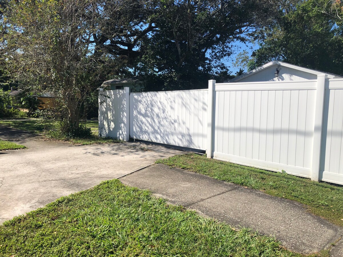 Downtown Lakeland - Cozy Guest House Studio