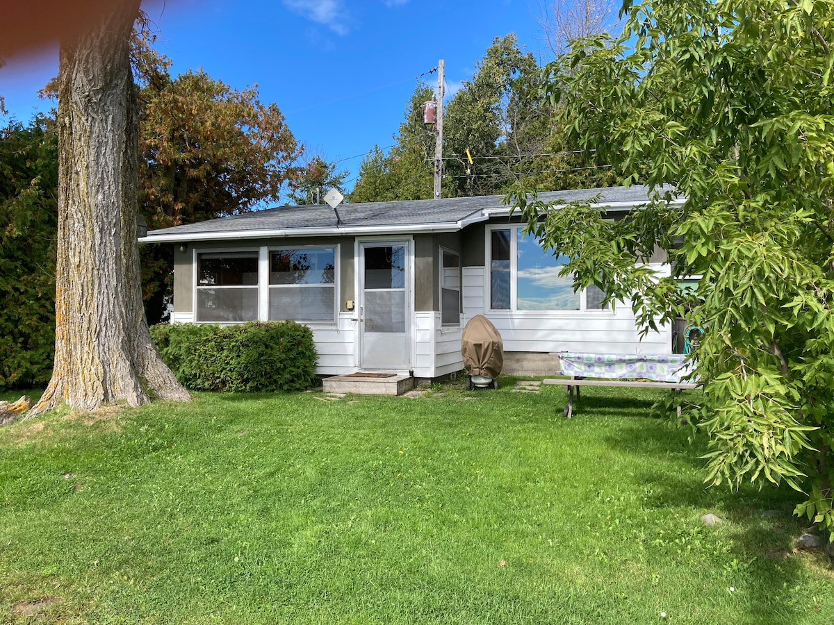 Bruce Peninsula Waterfront Lake Huron Cottage