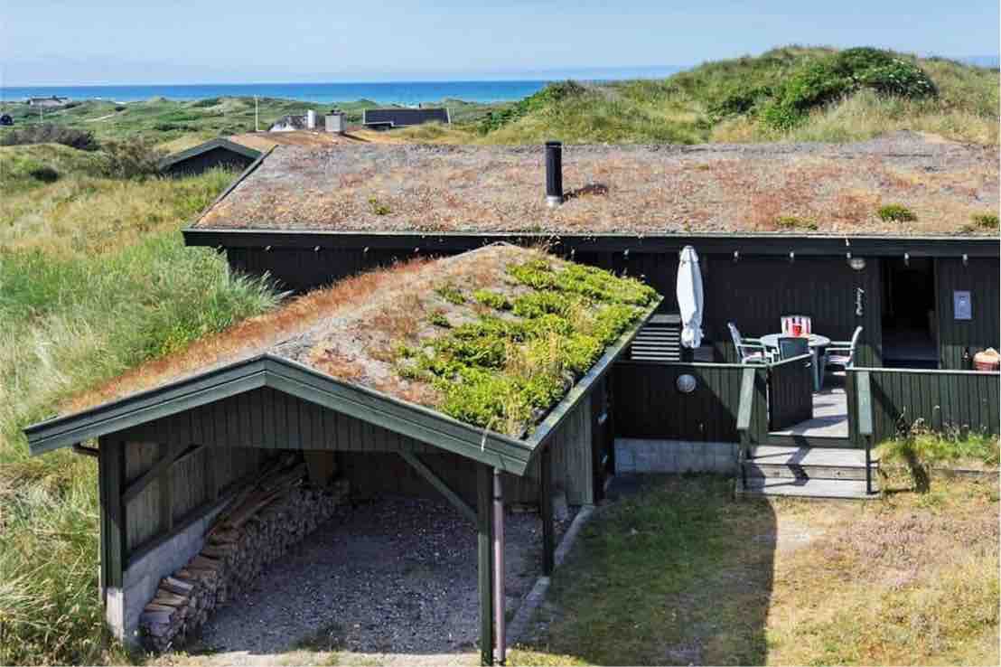 Sommerhusperle i unik natur 350 meter fra Nordsøen