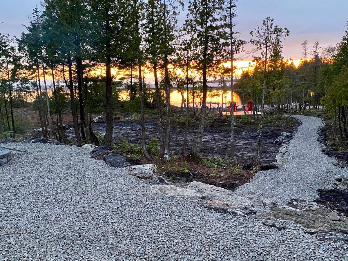 全新小屋，可欣赏迷人的水景和日落美景