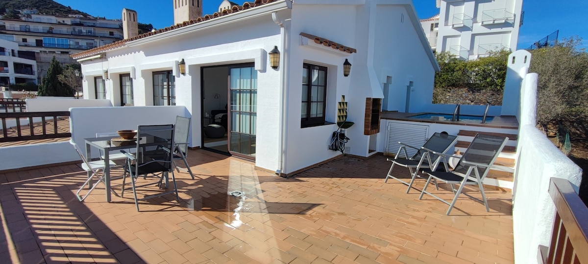 Apartment with sea views