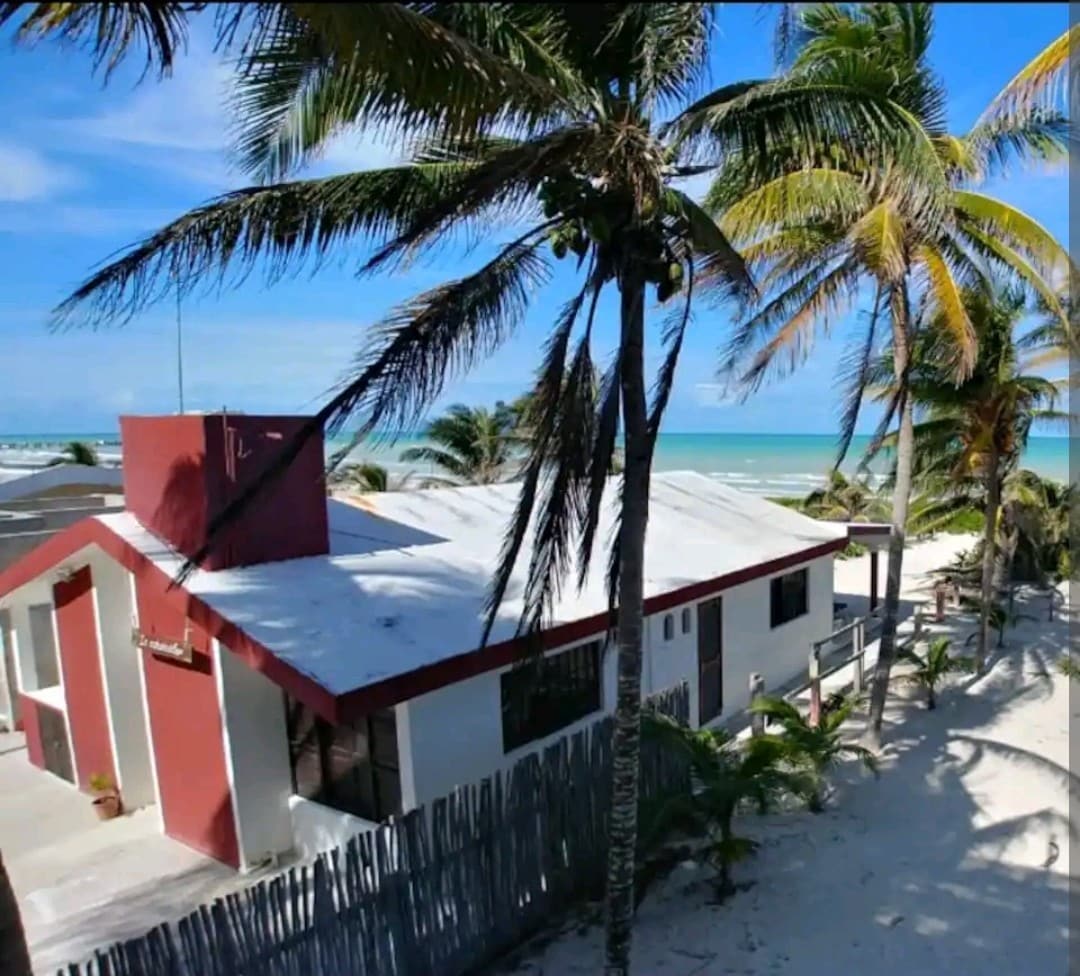 Beachfront house in El Cuyo, "Casa Copo"