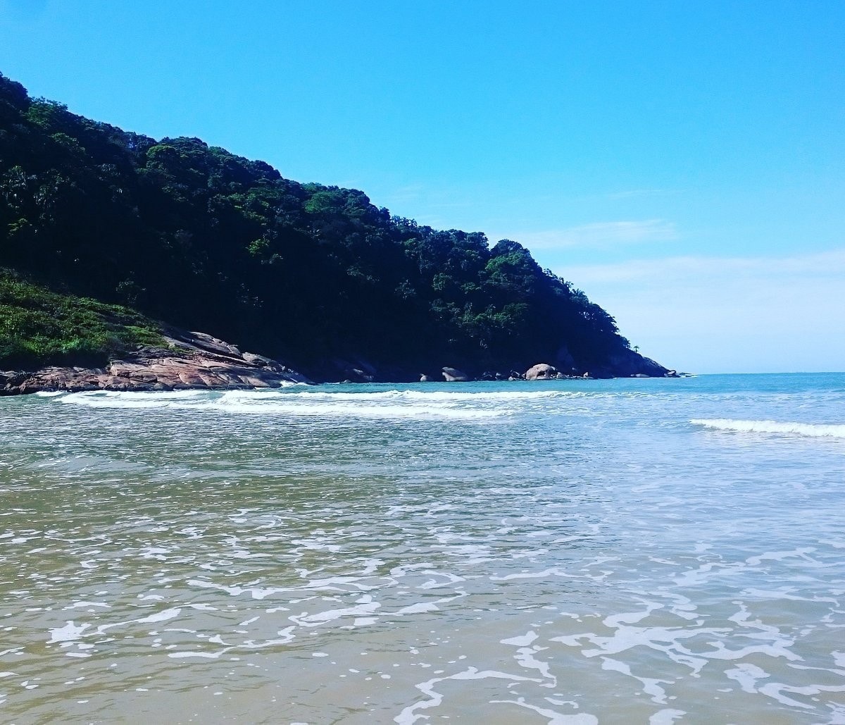 Casa no Guaiuba próximo das praias tombo e guaiuba