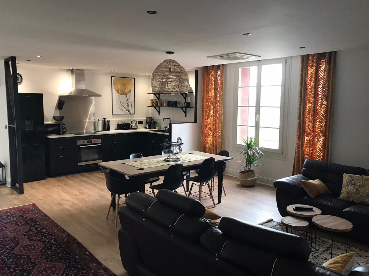 2至7人公寓-Auxerre公寓，设有私人停车场。