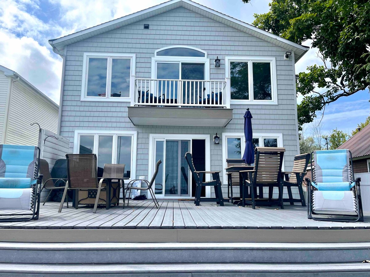 Stunning LakeFront home on Oneida Lake!