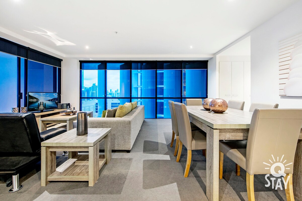 Cavill Ave – Spectacular 2 Bed Ocean Unit — Q Stay