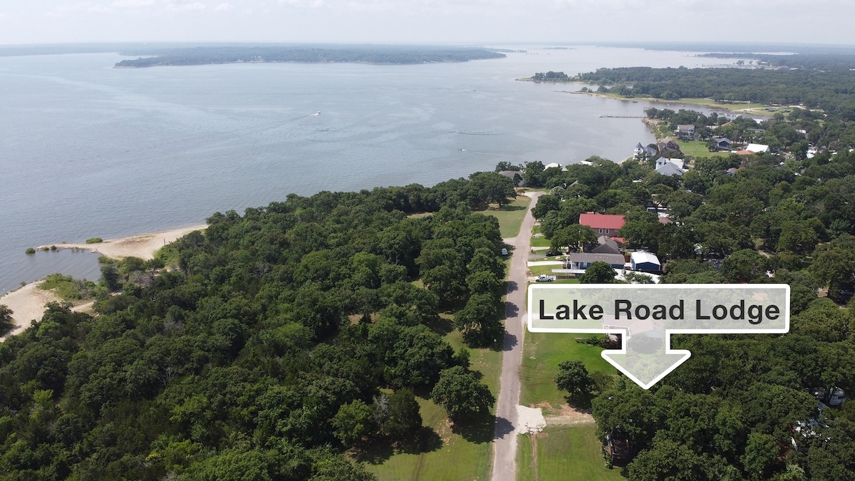 湖路小屋（ Lake Road Lodge ） ，可欣赏巨大的露台和湖景！