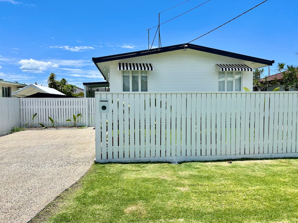 Salt+Pepper - Whole Duplex *Pets OK* 500m to beach