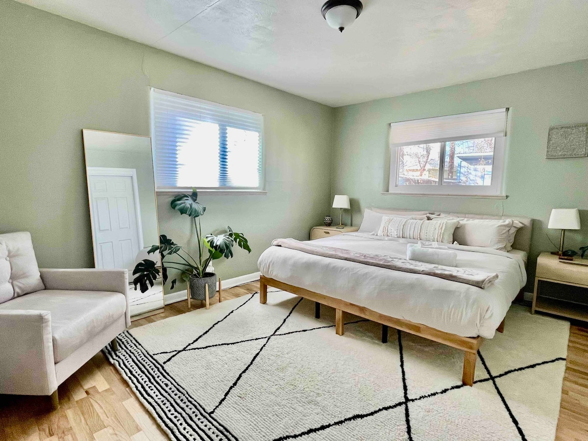 Central Boulder 3br - CU access & Flatiron views!