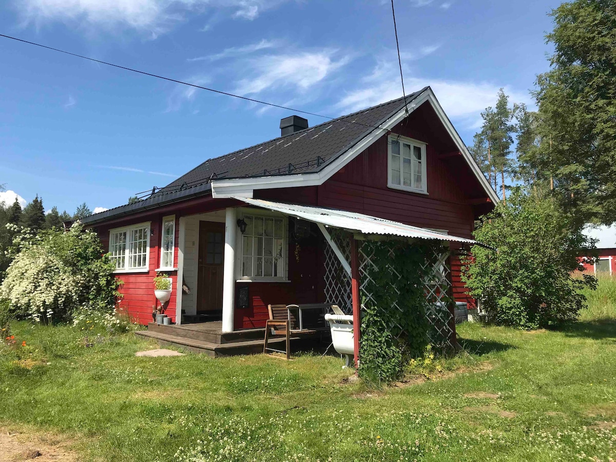 Koselig hytte, nær Finnskogen og Vålerbanen