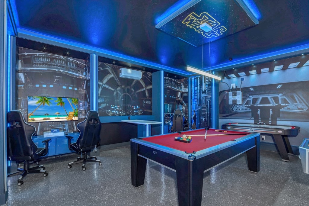Amazing 10BR Mansion W/ Private Pool & Video Games