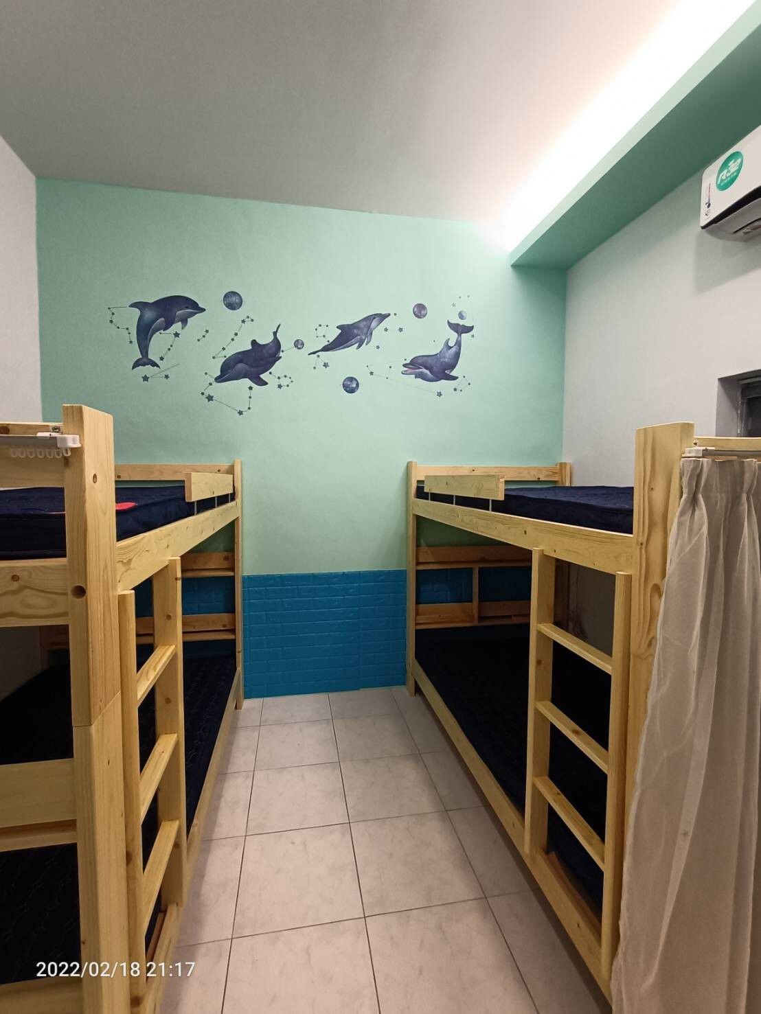 維多麗亞民宿 4人房  民宿內附有8間清潔乾淨的共用衛浴 ！