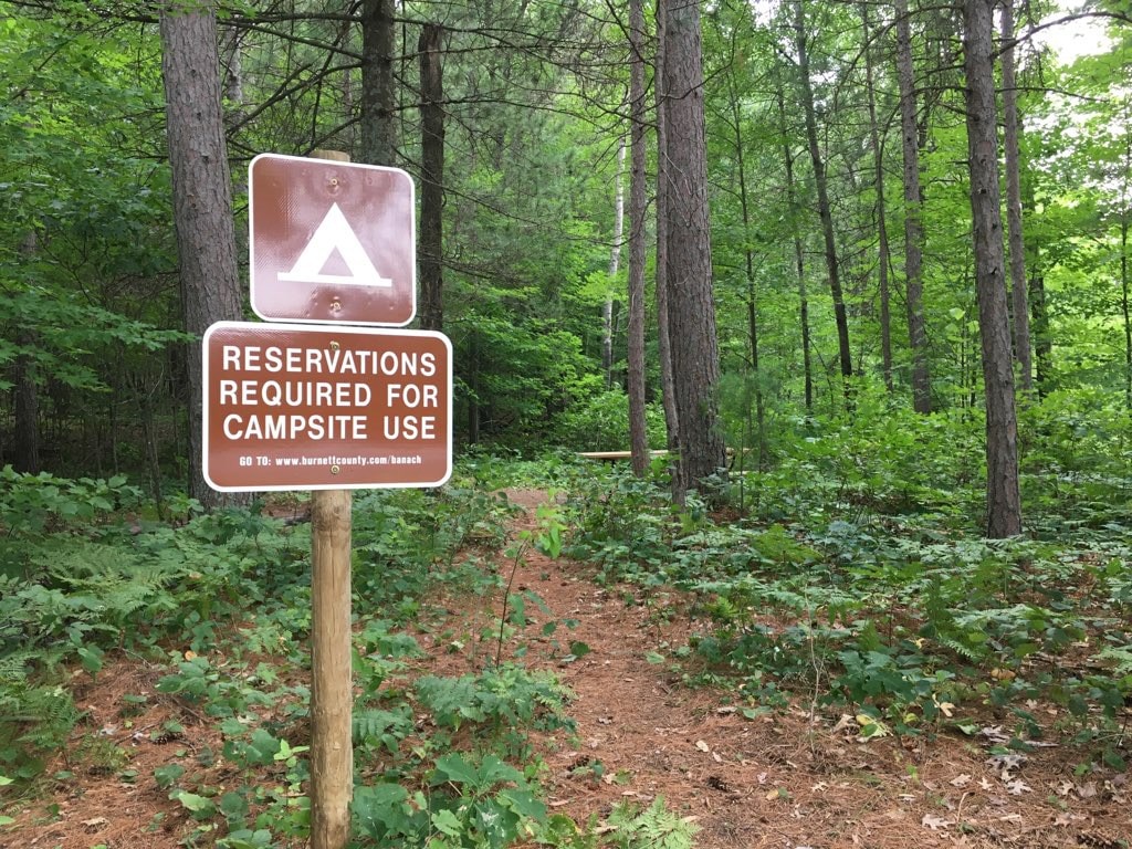 Burnett County Forest上的Banach Lake Campsite