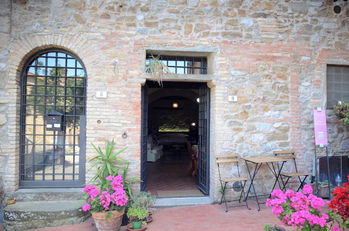 位于中世纪意大利村庄的舒适公寓