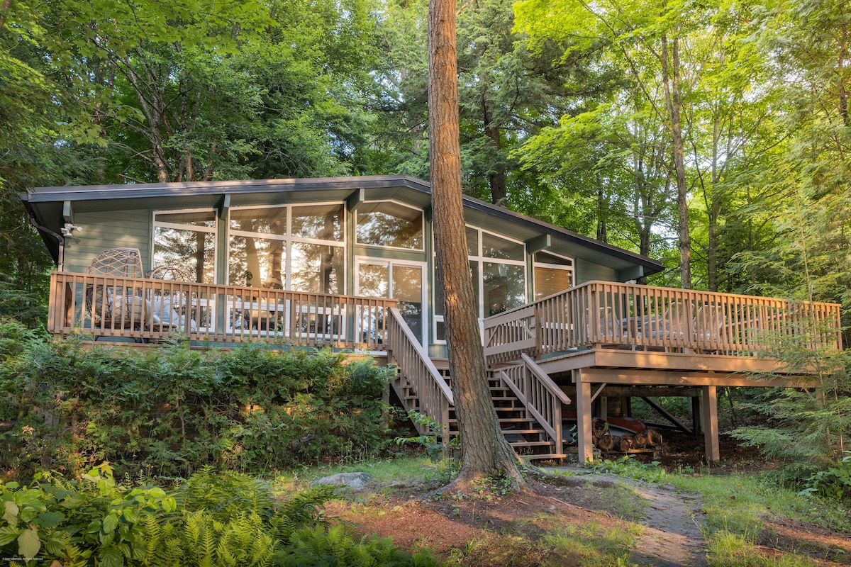 Cozy Waterfront Muskoka Cabin