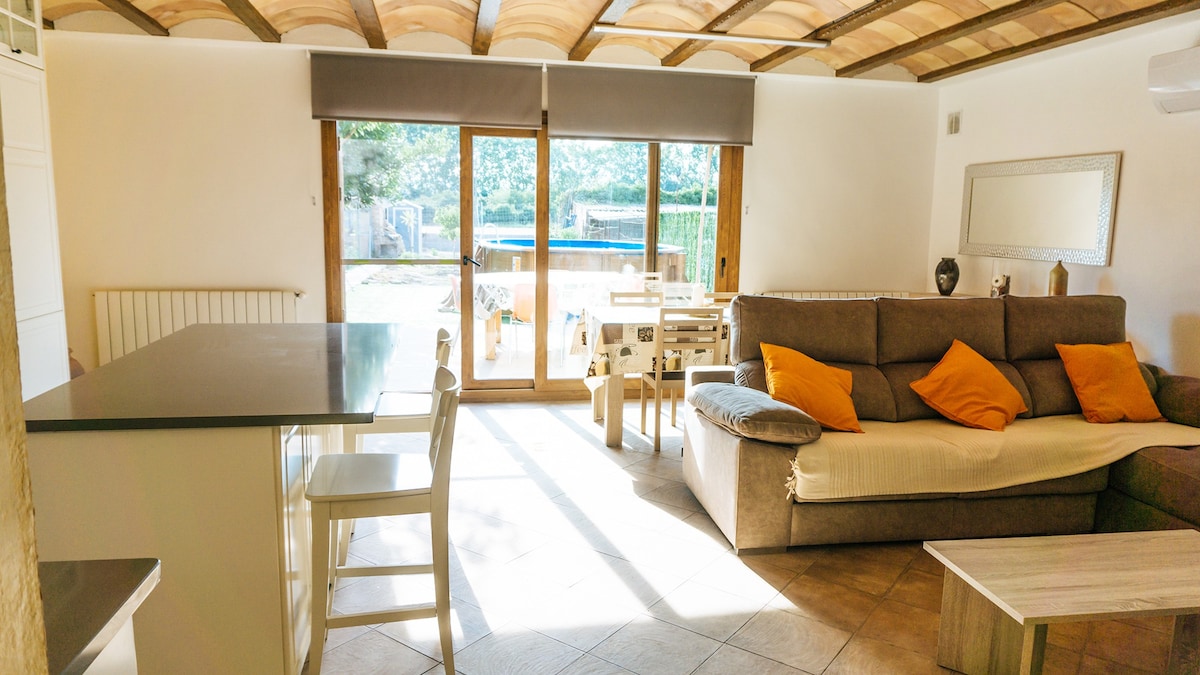 位于布拉瓦海岸（ Costa Brava ） 130平方米的乡村风情房屋，带泳池，设有