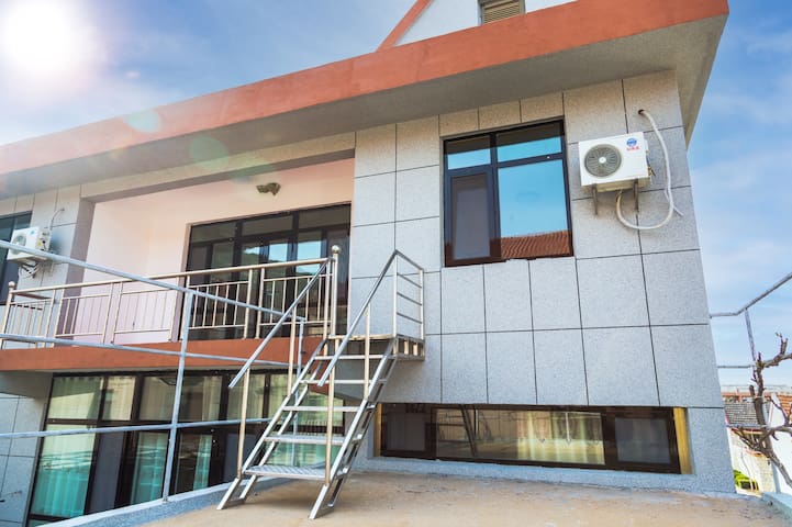 威海市石岛赤山风景区观光车候车点附近的民宿推荐