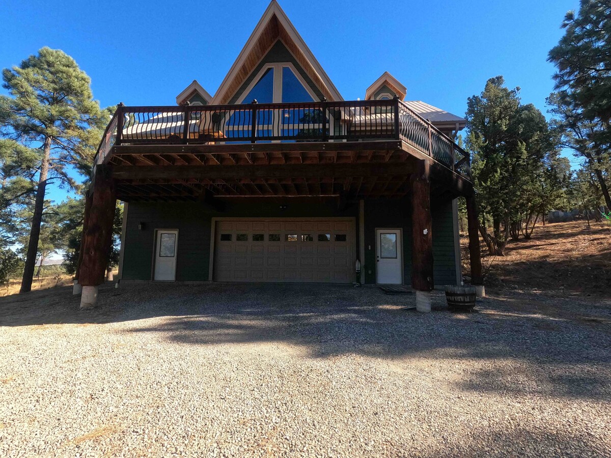 Hilltop House with Game room!