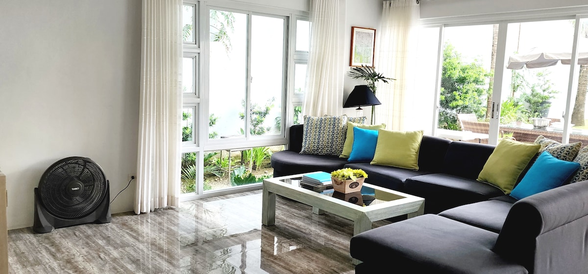 Casita Beachfront Staycation with Pool in Batangas