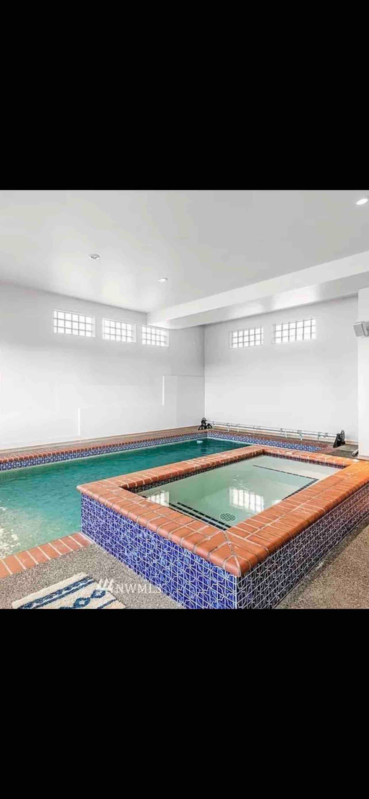 Indoor pool, hottub, family friendly,  view