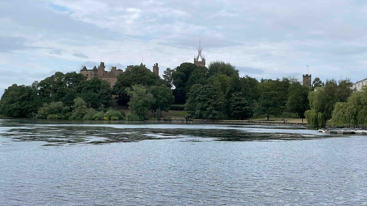 Linlithgow cottage close to Edinburgh