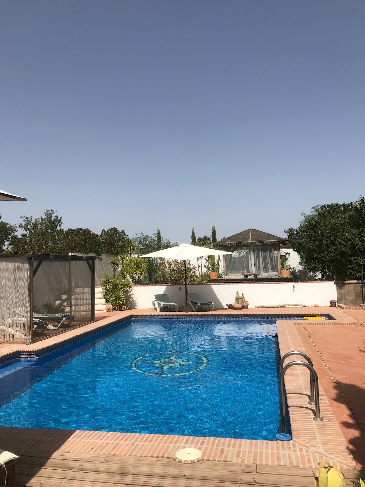 Cottage With  Private Pool - a Peaceful Hideaway