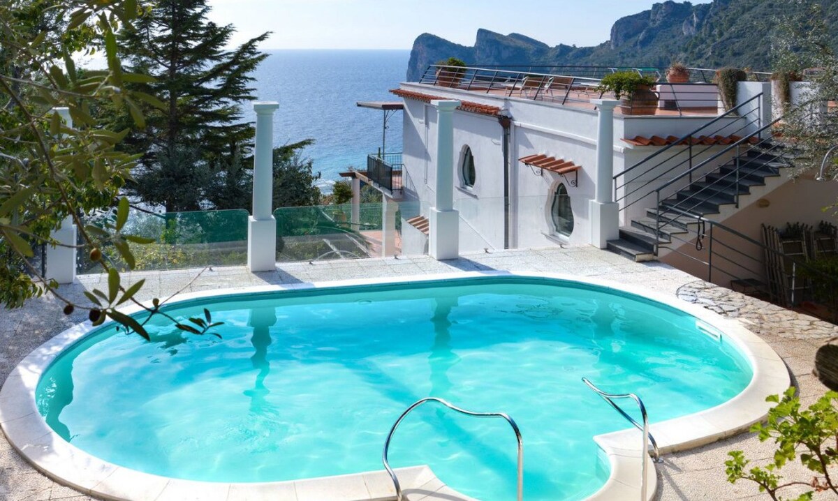 Villa il Glicine luxury stay on the sea