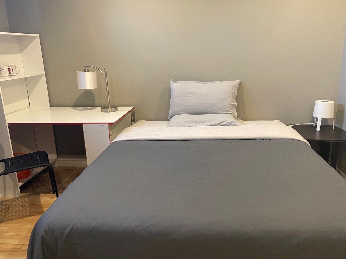 Basement Queen Bed(Close To Mall/Transit/Cambrian)