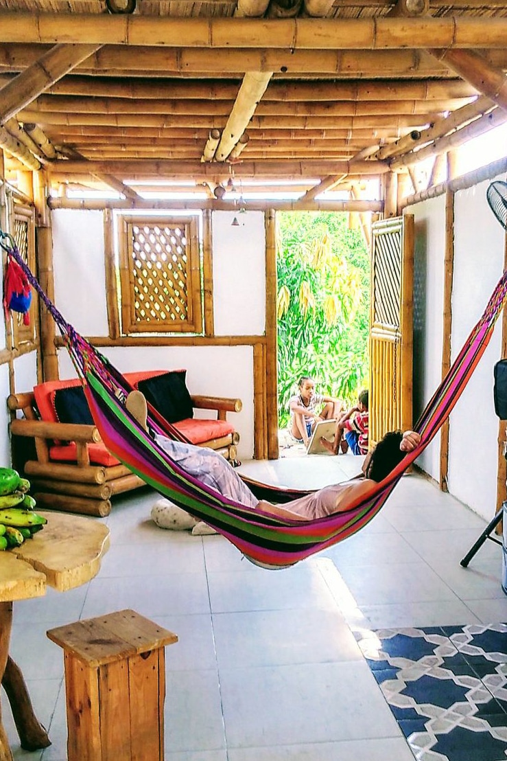 Agradable cabaña con balcones, vista al mar