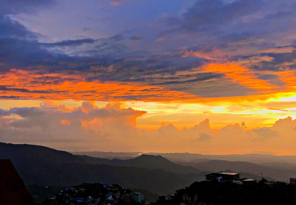 碧瑶度假屋（ Baguio Vacation House ） ，欣赏壮丽的日落景色