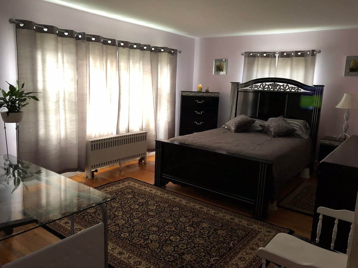 Fairhaven干净宽敞的独立卧室。