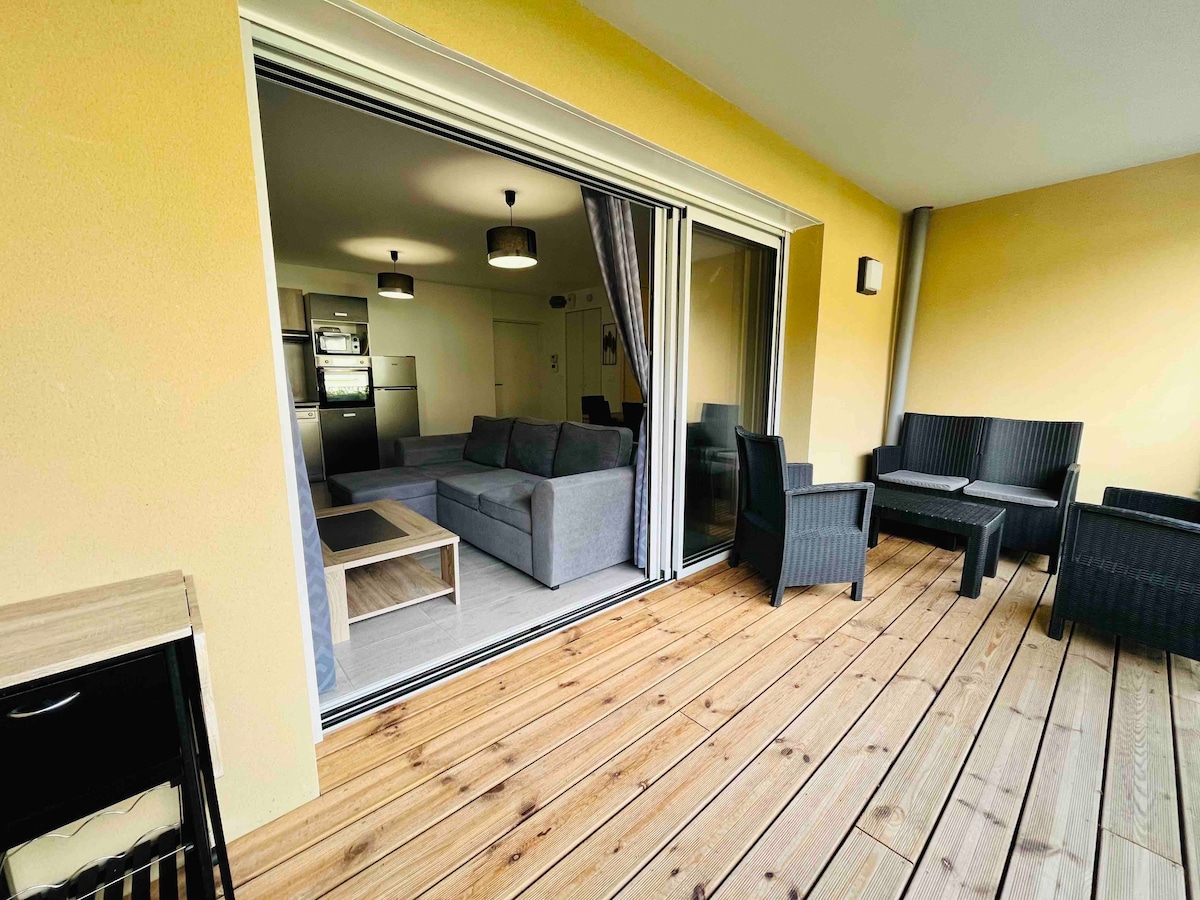 Appartement neuf au port avec terrasse et parking