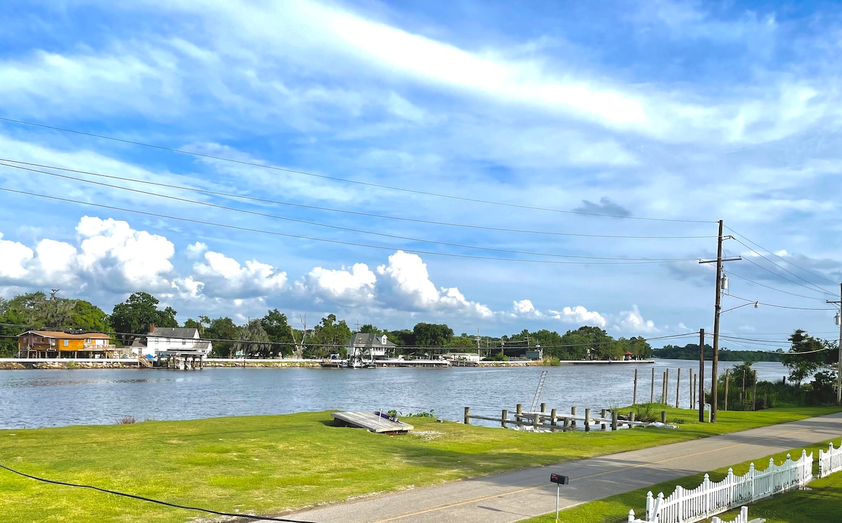 Lodge sits on Bayou Barataria