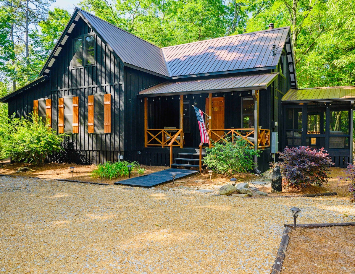 Dog friendly cabin near Lake Rabun and Clayton, GA