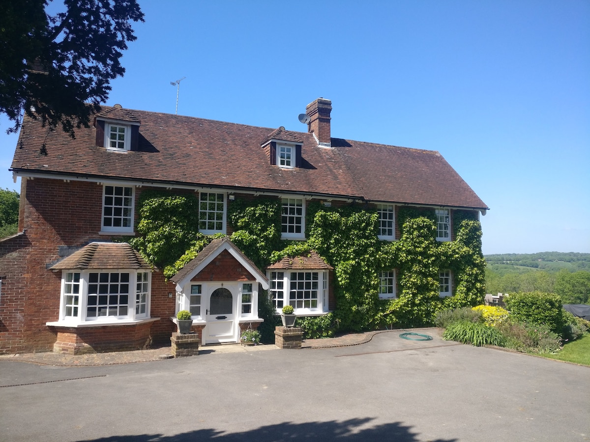 King size (or twin) with en-suite in rural area