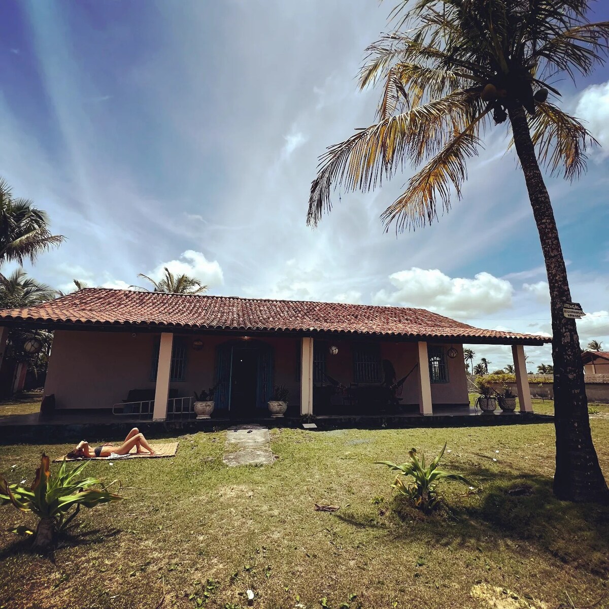 Casa na areia da praia com decoração e conforto!