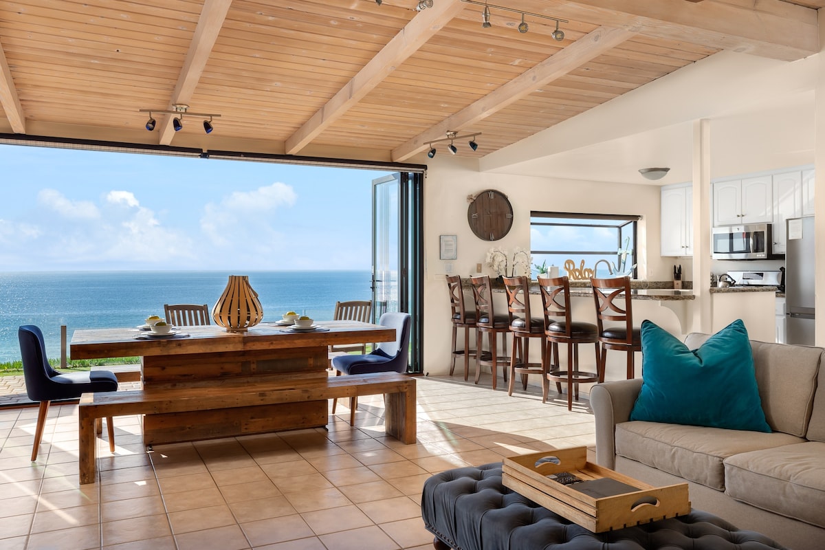 Seaside Luxury Duplex with Putting Green E950-0