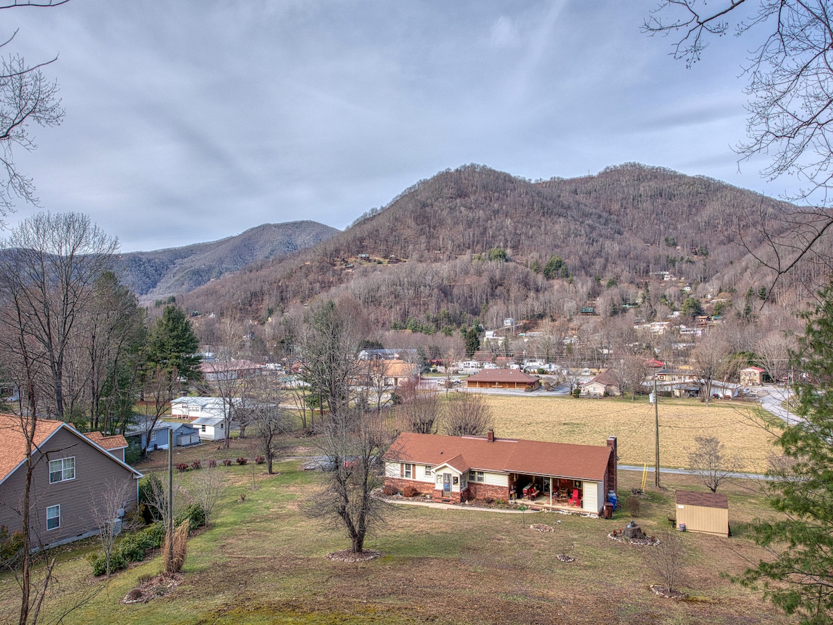 Maggie Valley山景套房和水疗中心