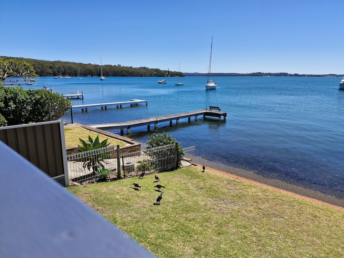 Sunshine On The Water Absolute Waterfront & Jetty