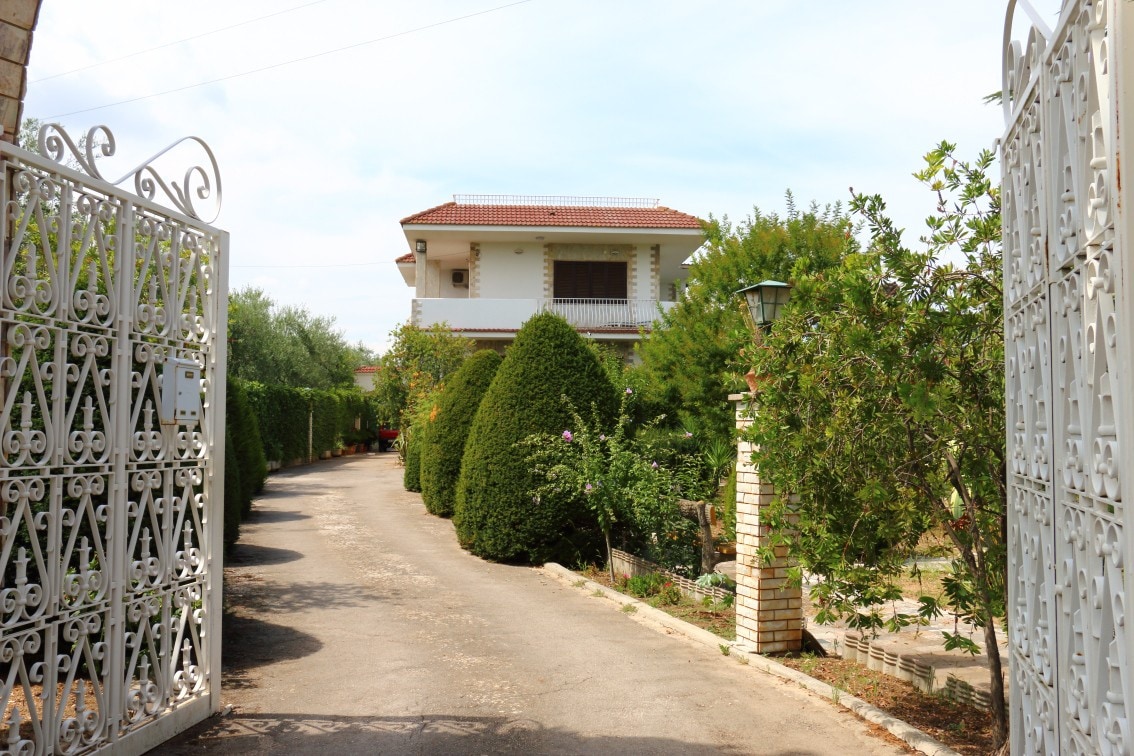 Villa giardino e piscina

CIS:
BA07201191000045572