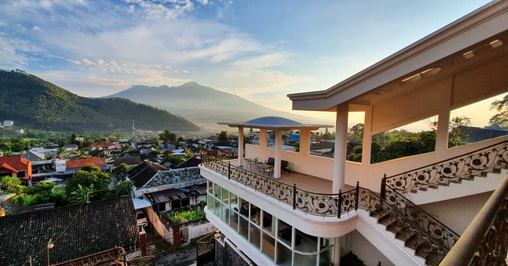 Villa keluarga yang menyuguhkan view pegunungan