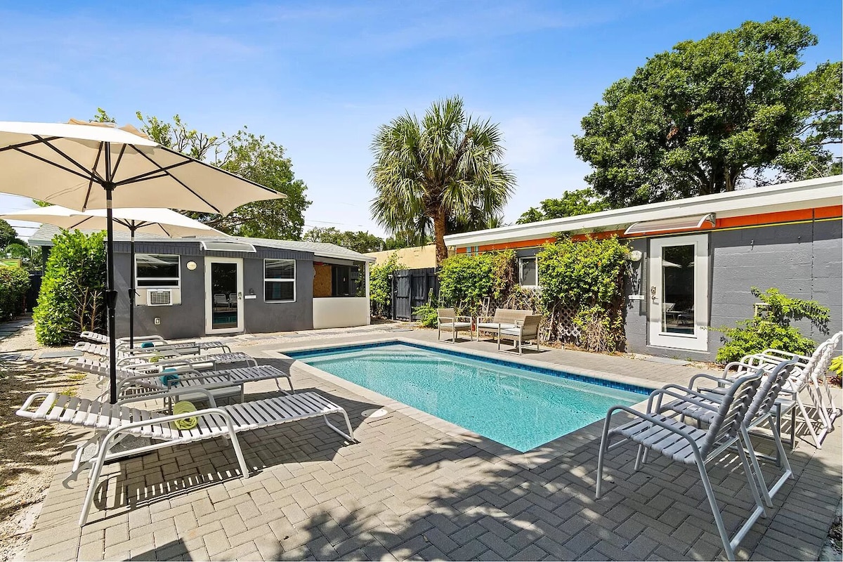 Off The Drive Modern Home, 2BD/1 BA, Heated Pool