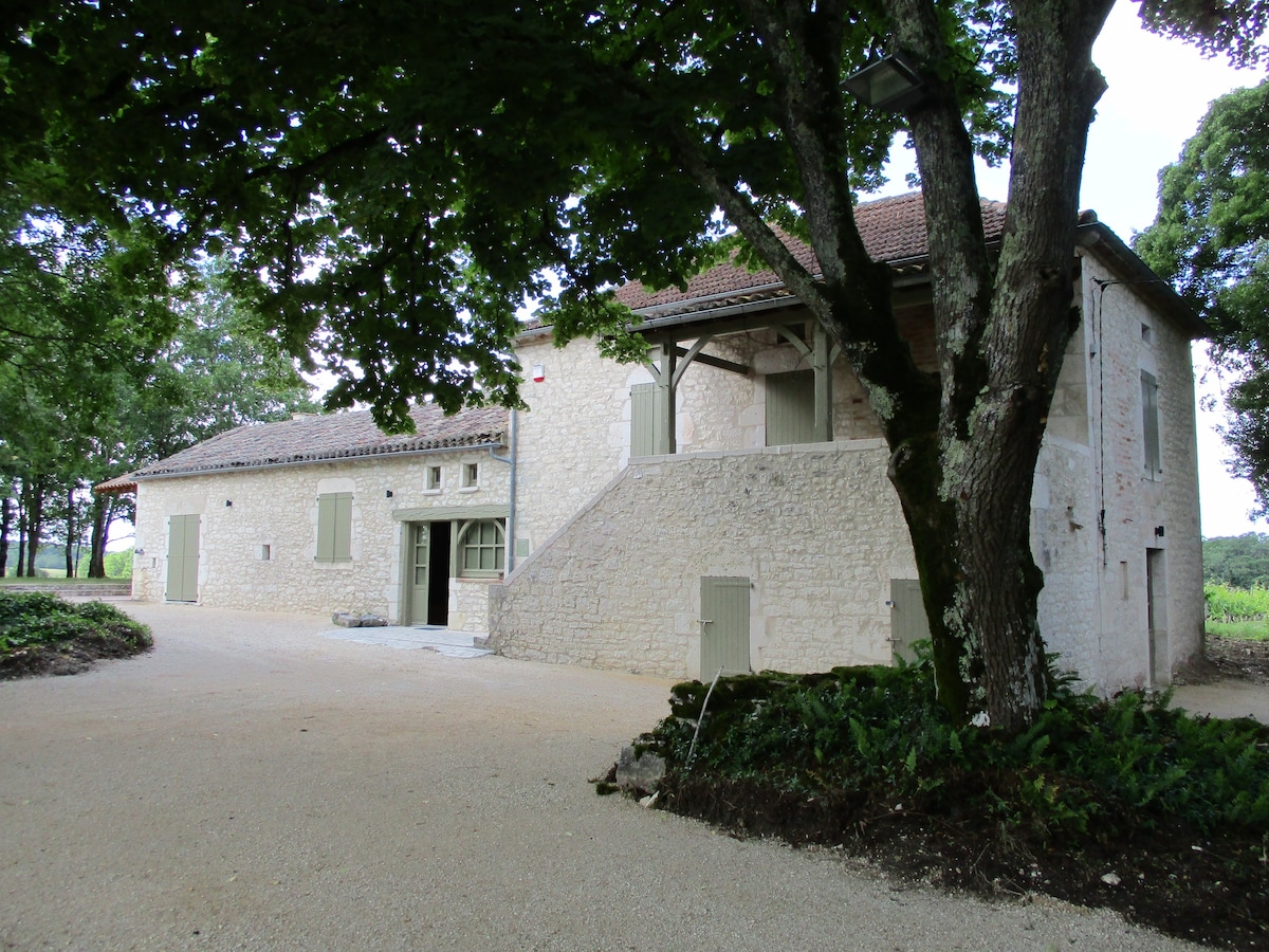 T5住宅，位于维勒塞克葡萄园的中心地带