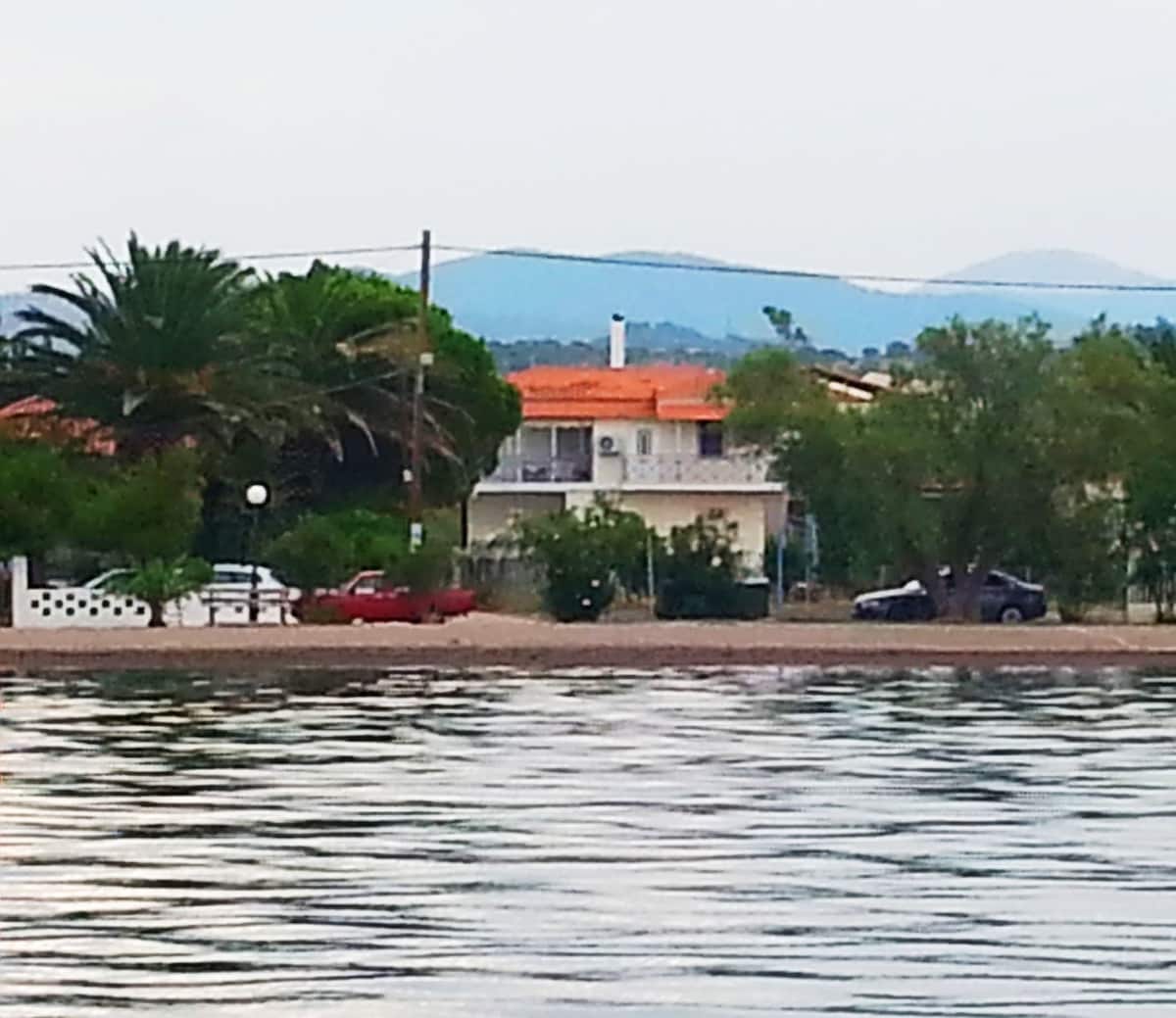 斯卡拉波利奇尼托斯（ Skala Polichnitos ）海景度假屋